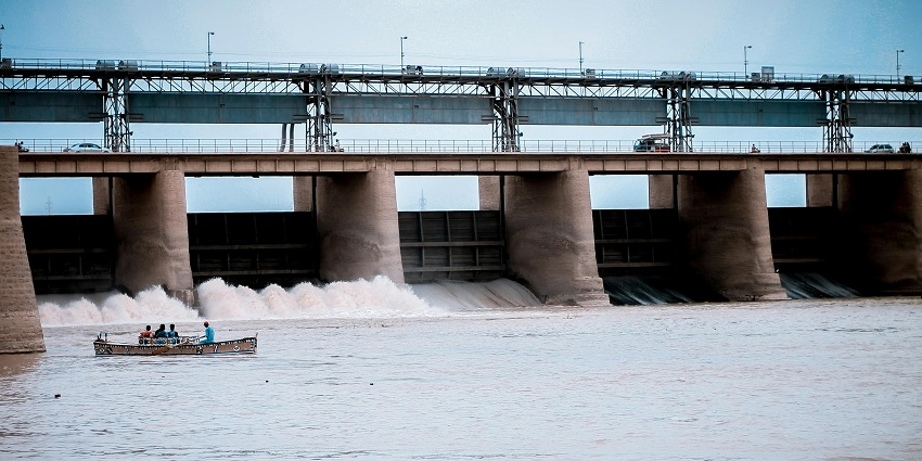 People enjoying a boat ride near a Kerwa dam, one of the top sightseeing attractions in Bhopal for couples