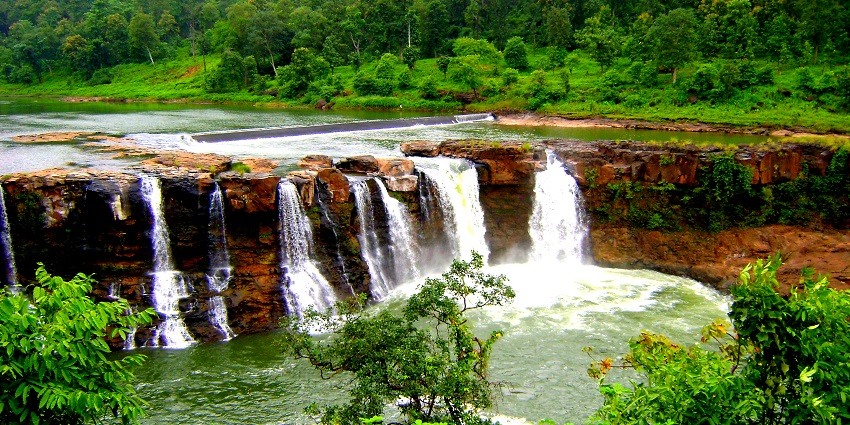 Kesarval Spring Verna Waterfalls is located in Quelossim and is near the Cortalim village