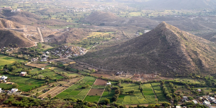Khachariyawas village offers traditional Rajasthani life, mud houses, camel rides.