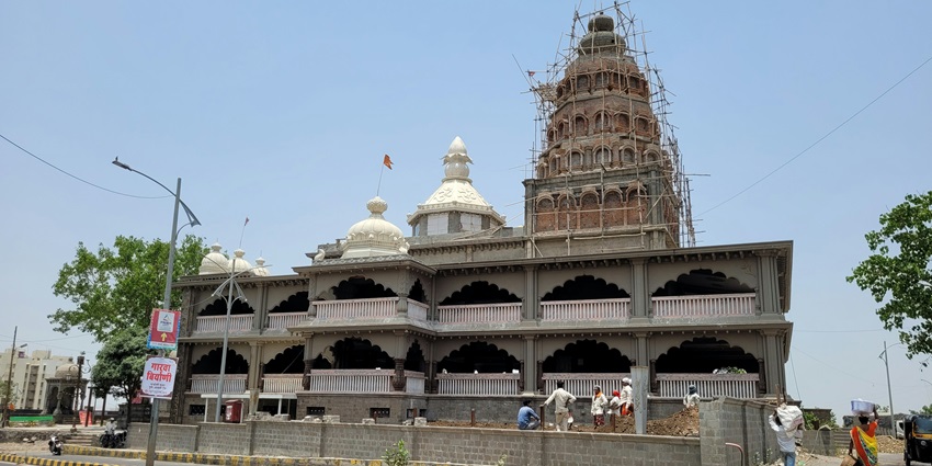 Khairagarh Shiv Temple is one of the tranquil places to visit near Dongargarh temples.