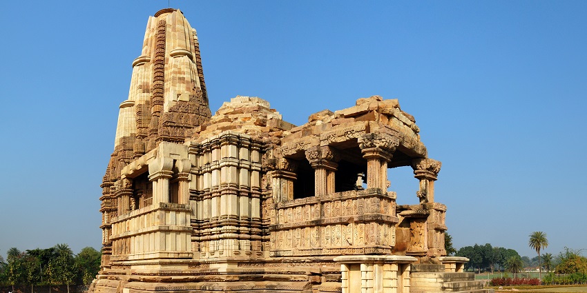 Image depicting the famous Khajuraho temple near Madhya Pradesh