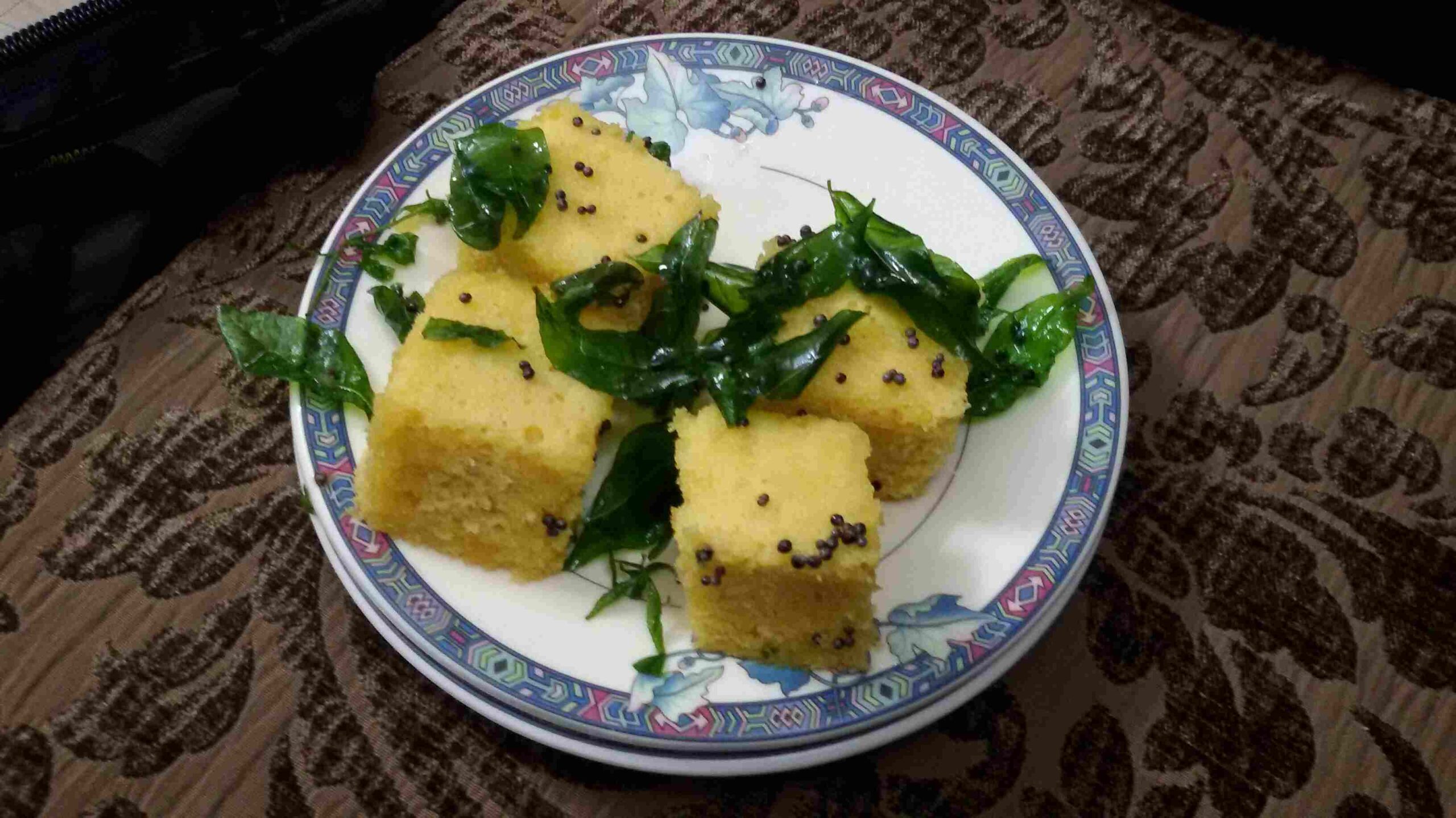 Sweet khaman with green chillies, one of the famous street foods in Gandhinagar.