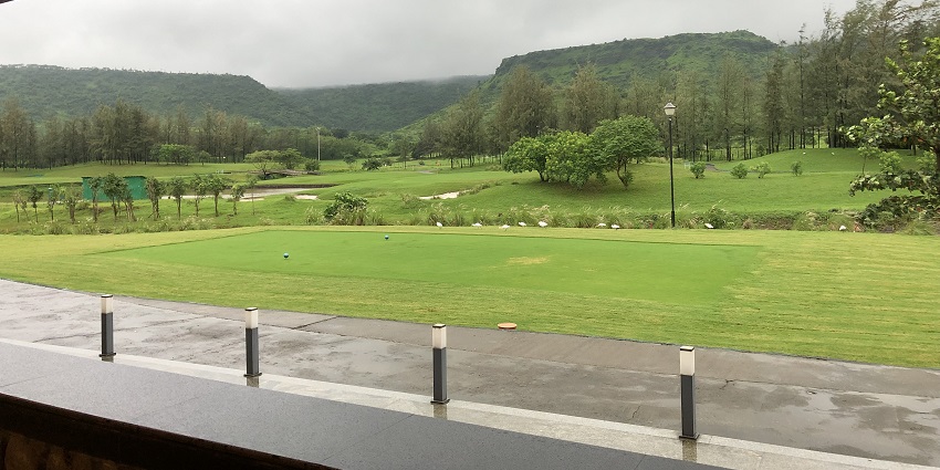 Exquisite 18-hole golf course offers lush landscapes and excellent facilities.