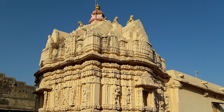 Khedbrahma Hanuman Temple, one of Hanuman temples in Gujarat, features intricate carvings on the pillars.