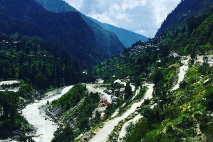 Panoramic View of the Kheerganga Terk which is home to cosy hot spring and waterfall