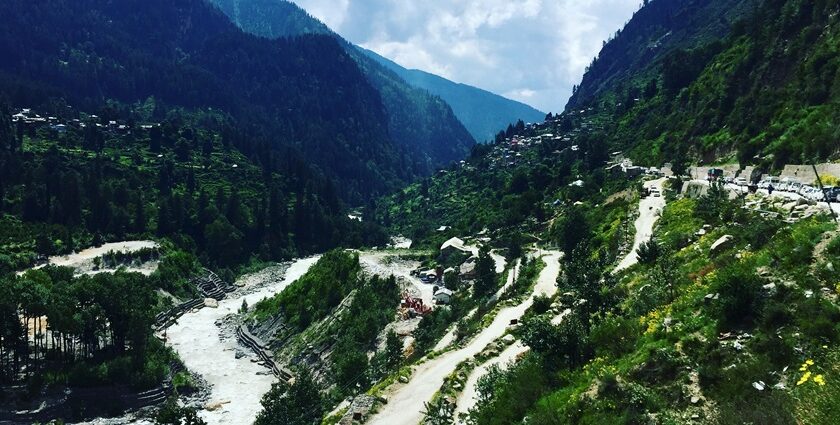 Panoramic View of the Kheerganga Terk which is home to cosy hot spring and waterfall