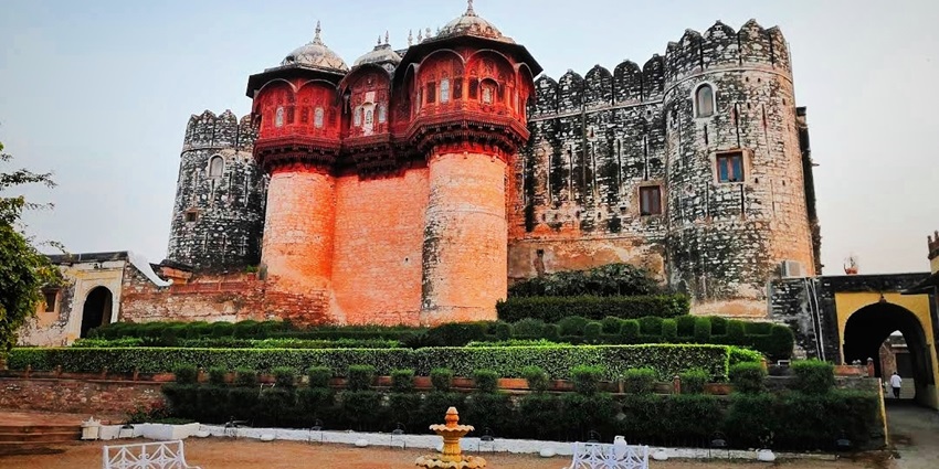 The famous Khejarla Fort is amongst the best places to visit near Jodhpur.