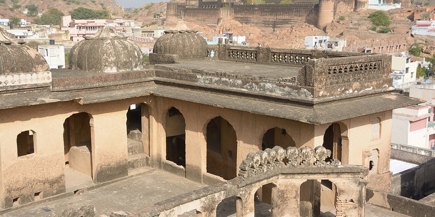 A bird view of the ancient ruins of Khetri Mahal.