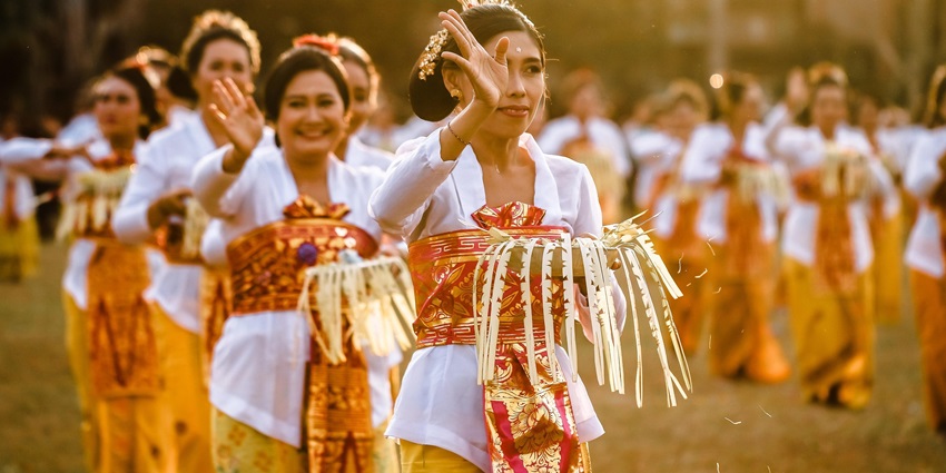A picture of traditionally dressed women giving a cultural performance in Mizoram