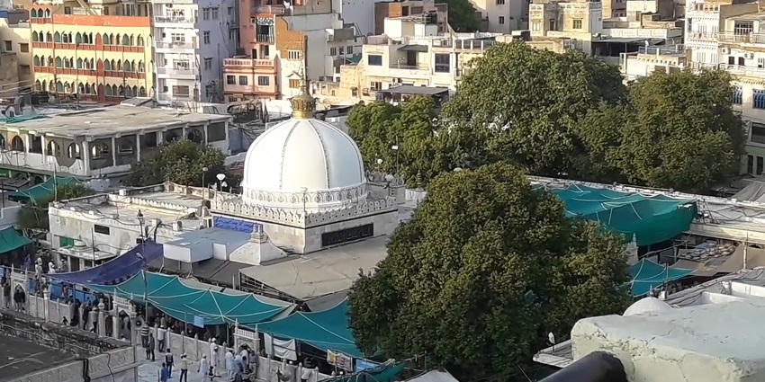 View of Khwaja Moinuddin Chishti Dargah, one of the popular places to visit near Pushkar.