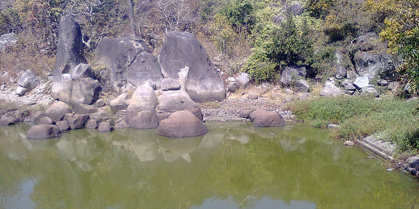A serene pond near the Kila Dongri Temple on Gariya Pahad Kanker, Chhattisgarh.