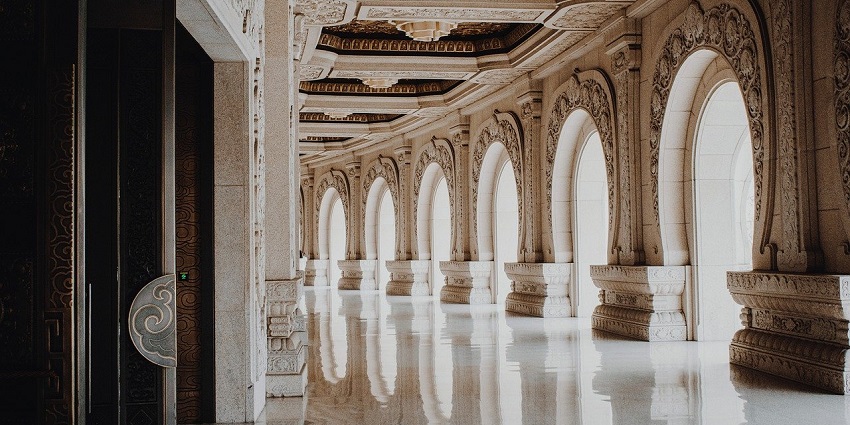 King Palace is a historical monument and also a landmark in Himachal.