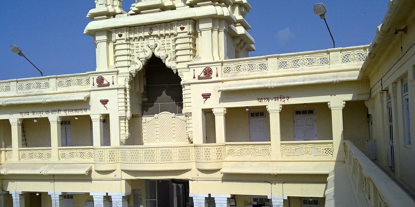 Kirti Mandir, which is Mahatma Gandhi’s birthplace, is a popular museum in Porbandar.
