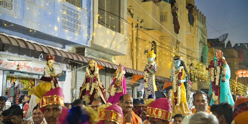 Gangaur procession in Kishangarh, Rajasthan, showcasing colourful traditional attire.