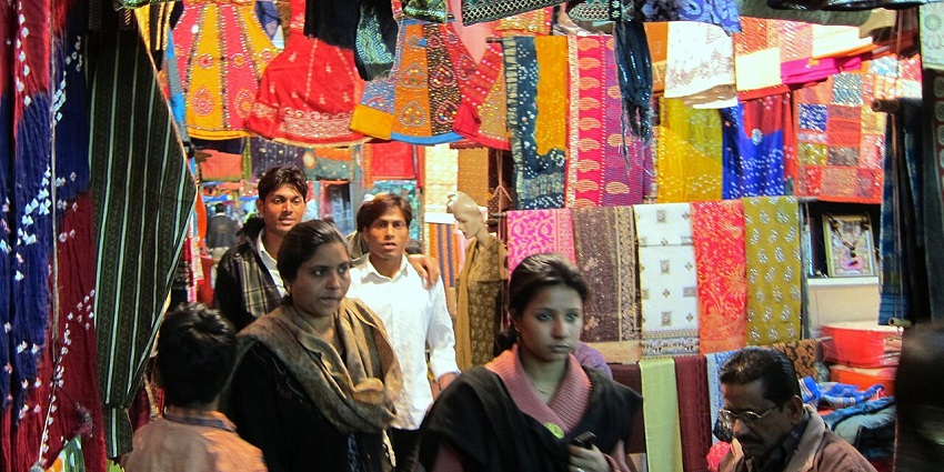 The best street shopping in Jaipur’s Kishanpole Bazaar offer handloom textiles and wooden carvings.