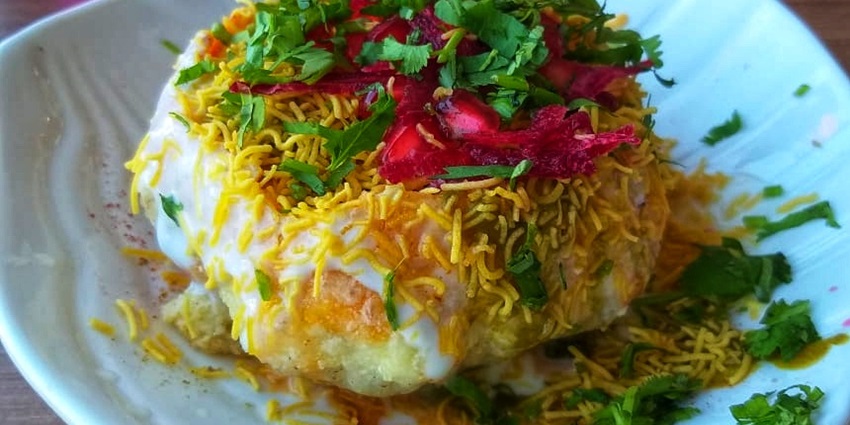 A bustling market filled with the enticing aroma of hot, crispy kachoris ready to savour