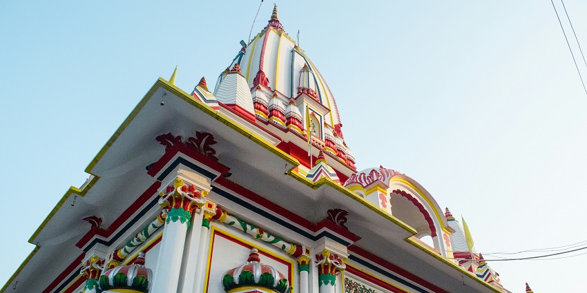 A glimpse of the iconic Kochu Guruvayoor Temple, a spiritual complex in Mumbai.