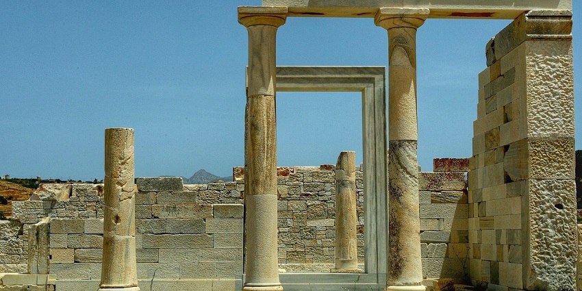 Ruins of a temple similar to Kodamdesar Bhainru Ji Temple, dedicated to Lord Bhairav.