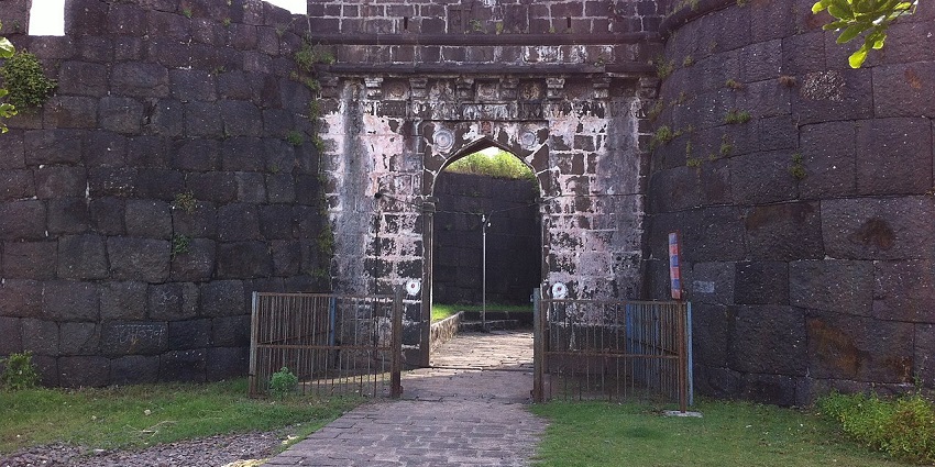 Places to visit in Alibaug for couples include Kolaba Fort offering adventure and views.