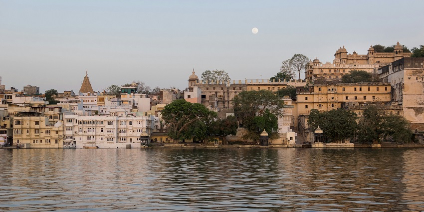 Temples surrounded by waters in Kolayat, one of the top places to visit near Bikaner.