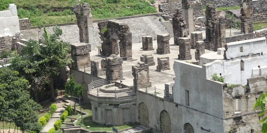 Kondapalli Fort, located on a hilltop, has stunning architectural brilliance.