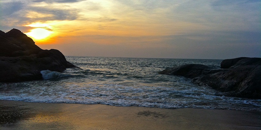 A beautiful panorama of the beach near Vadodara with golden sands.