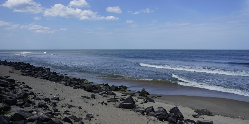 Koodi Bagh Beach, one of the top 5 beaches in Karwar offers a picturesque setting at sunset