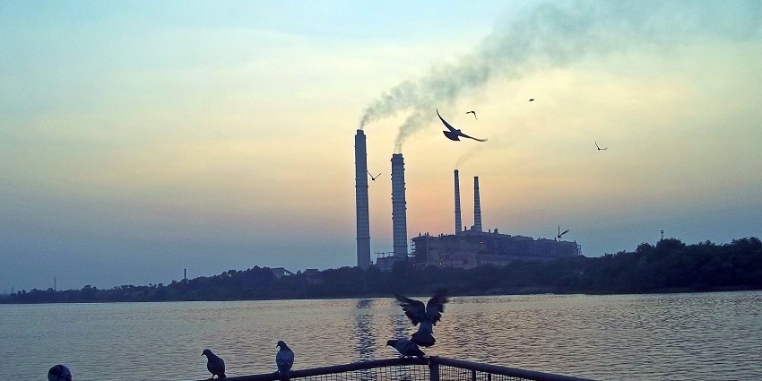 An image showing a wide view of Kota Barrage on the Chambal River in Rajasthan, India.