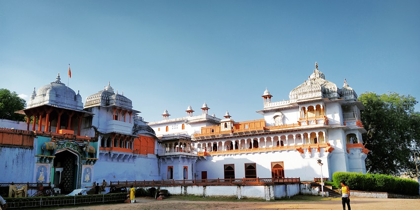 City Palace Garh Kota fortification walls and domes, historic Rajasthan heritage skyline