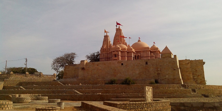 Koteshwar Mahadev Temple, one of the Mahadev temples in Gujarat, situated beside the lake.