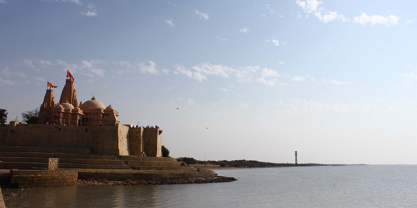 The elegant Koteshwar temple near Narayan Sarovar Wildlife Sanctuary
