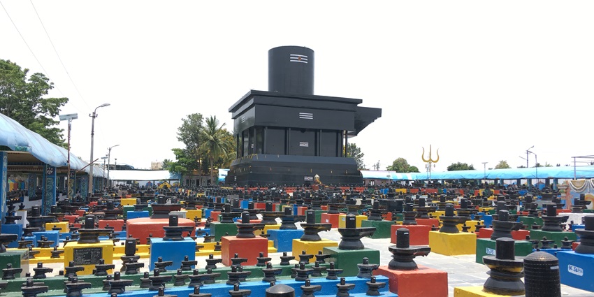 Kotilingeshwara Temple is one of the best places to visit in Rajahmundry, Andhra Pradesh.
