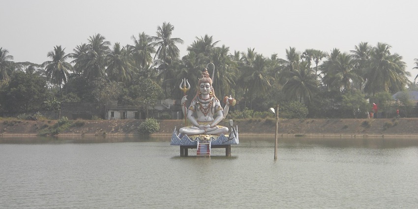emple tank (Soma Pushkarini) at Kotipalli Shiva Temple beside Godavari