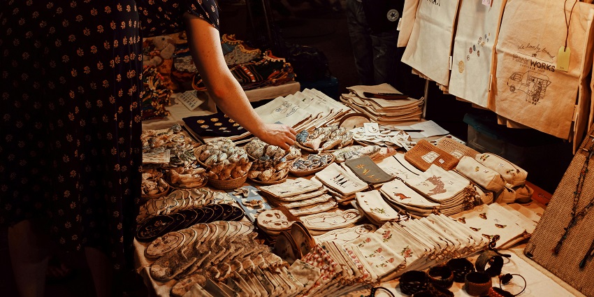 Kotwali Bazaar, located in the center, is a busy market that provides a classic shopping experience.