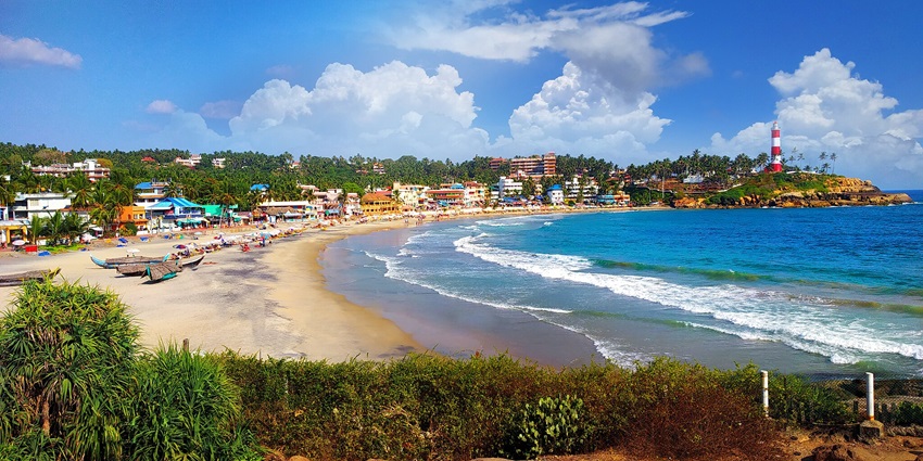 There are a lot of water activities that one can indulge in at the Kovalam Beach.