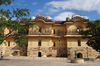 Kuchaman Fort features Rajput architecture atop Aravalli hills with stunning views.