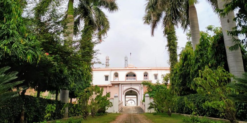 Kuchesar has picturesque landscapes and a rich cultural heritage that creates the perfect ambiance.