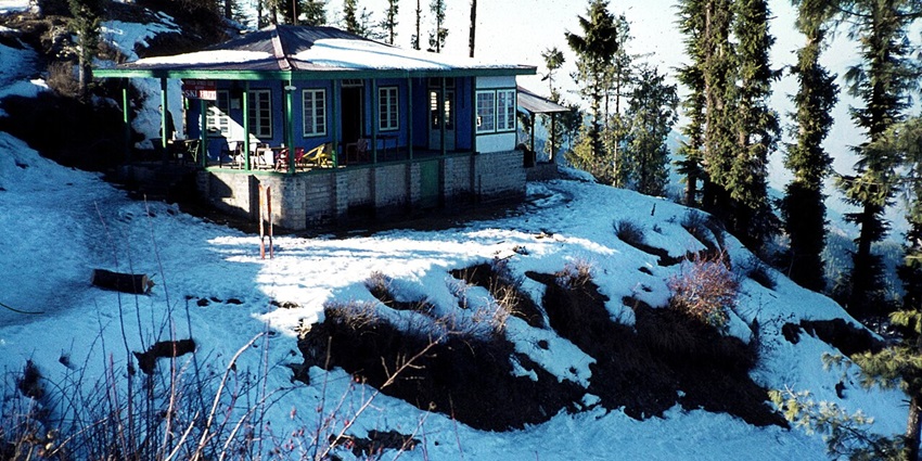 A picture of the snow covered expanses of Kufri, one of the best hill stations near Patiala