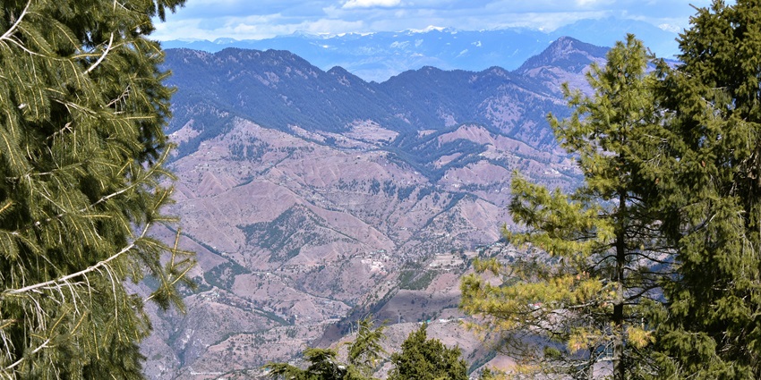 A picture of the vast Himalayan range from Kufri, one of the best hill stations near Anandpur Sahib