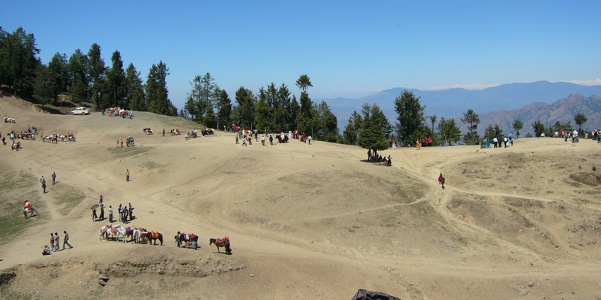 A scenic view of the vast landscape around kufri, which is one of the best hill stations near Mohali