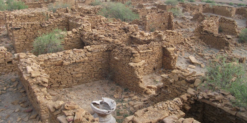 Kuldhara Village, a Mysterious ghost town with 19th-century abandoned community remnants.