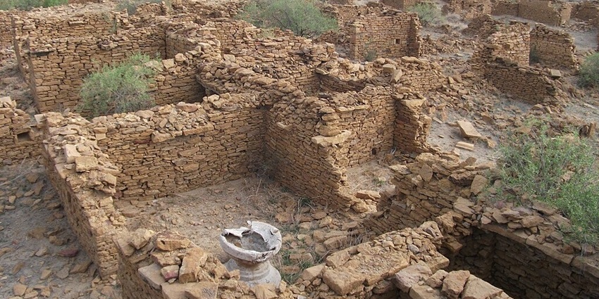 The desert serves as a backdrop for the deserted Kuldhara Village, which has been abandoned.