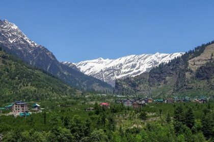 Kullu and Manali are two scenic hill stations in Himachal Pradesh where you can enjoy an adventure