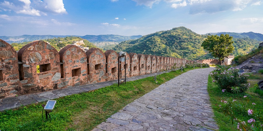 Kumbhalgarh is one of the most stunning places to visit and explore for all travellers.