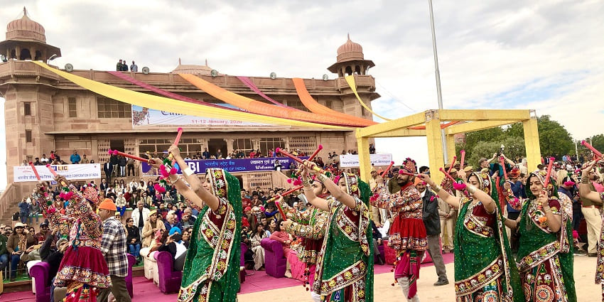 Traditional Rajasthani music and dance enliven Kumbhalgarh Fort’s festival atmosphere.