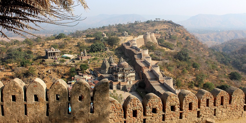 The majestic Kumbhalgarh Fort, a UNESCO World Heritage site and best place near Nathdwara.