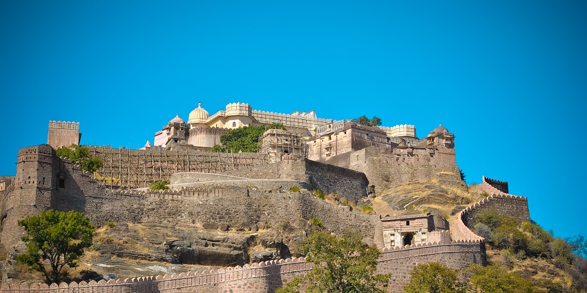 Image of Kumbhalgarh Fort: UNESCO site with extensive walls, temples, and views