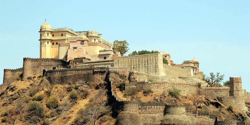 An Image of the Kumbhalgarh Fort, one of the best tourist attractions for tourists.