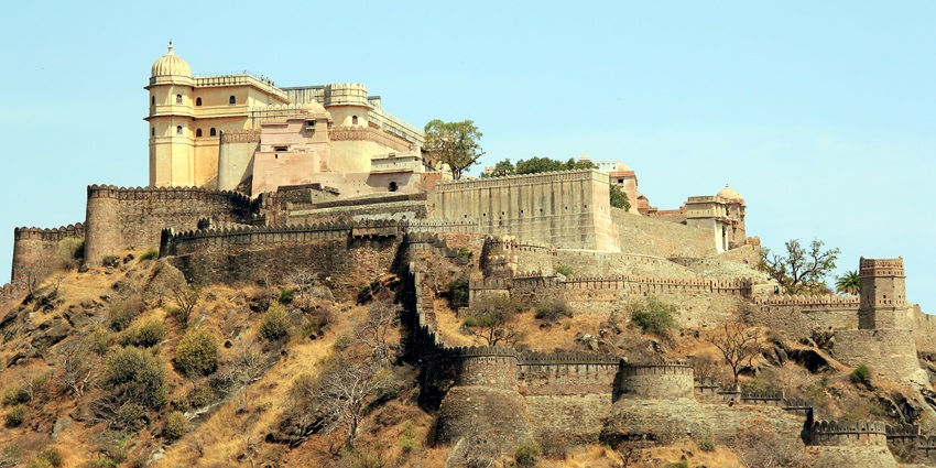 Kumbhalgarh Fort stands majestically in Mewar, the best place near Shrinathji Temple.