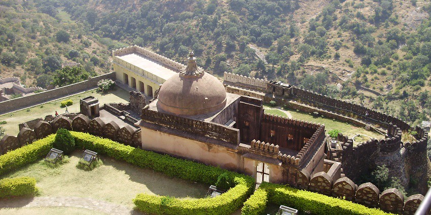 Aerial view of the Kumbhalgarh fort, surrounded by dense forest